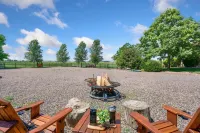 Llama-Stay at Spooky Tooth Ranch – Mtn Views!! Hotels in Windsor