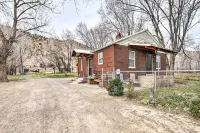 Cozy Helper Home w/ Fenced Yard, Pets Welcome