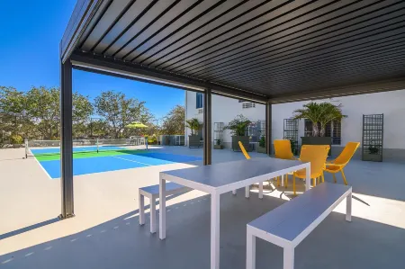 Naples Park Central Hotel