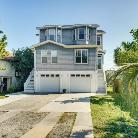 Carolina Beach Lakefront House Walk to Beach!