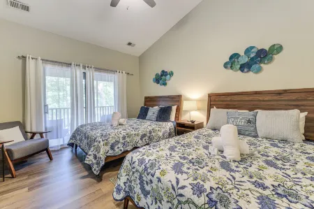 Resort Condo ~ 2 Mi to Sunset Beach Seashore! Отели рядом с достопримечательностью «Парк Сансет Бич»