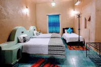 Riad Dar Ouzine - Parking