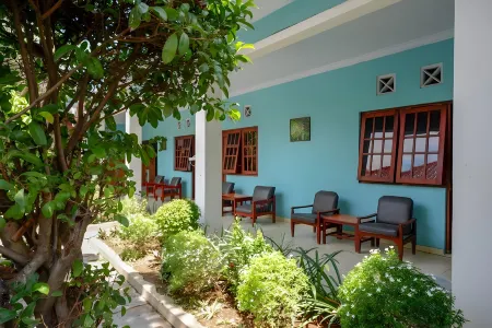 RedDoorz Plus Syariah Near Stasiun Pekalongan 2