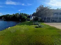 Island Pond Country Inn (Formerly the Lakefront Inn & Motel) - Moteles