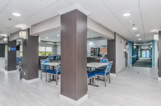 Days Inn & Suites by Wyndham Prattville-Montgomery