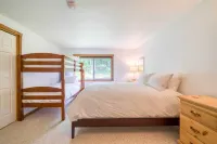 'The Mountain House:' Windham Retreat w/ Hot Tub! - balcón