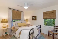 Lakeside 3 BR Retreat - Huge Decks, 1 mile from Hurricane Marina & Beach