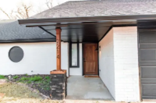 Boomer Base – Cozy Stay with King Bed Near OU