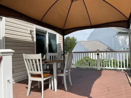 Spacious 3Br/2Bth close to INOVA & Reston Hospitals, DC, and Dulles airport