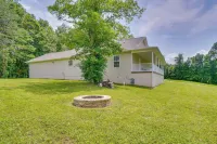 Wraparound Porch: Home Near Dtwn Crossville! - Wifi