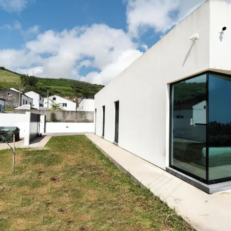 Auréa House - 4Br Azores Villa with Ocean View, BBQ & AC
