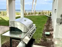 Minutes to the Beach! Waterfront House, BBQ Grill -Rooftop Deck / River View. Hotels in Jensen Beach