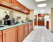 Econo Lodge Vicksburg - breakfast