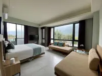 Follow the Cloud B&B Hotels in 