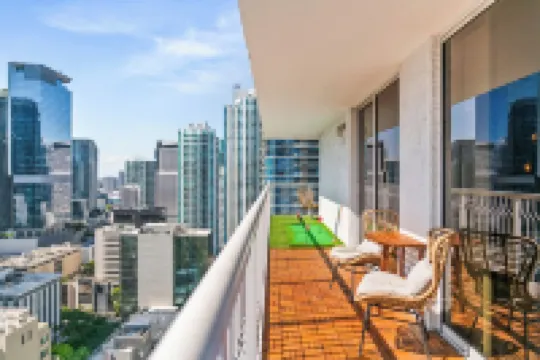 Brickell Highrise: H. Pool/Gym/Ocean & City Views