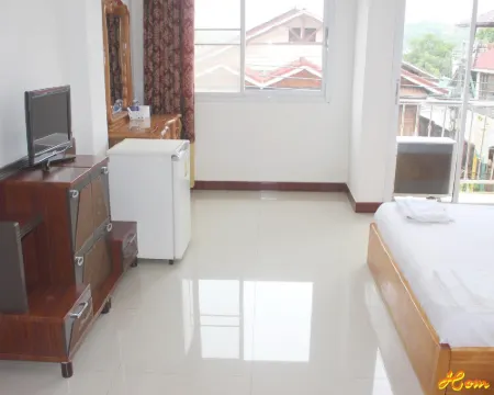 Hom Pho Gusethouse Hotels in Houeisay