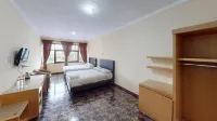 Hotel Mutiara Baru Hotell i Pesanggrahan