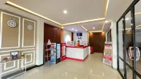 Lucky Hotel Purwodadi - parking