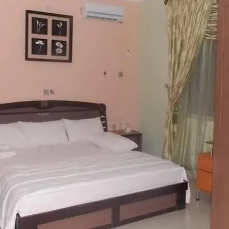 Tevom Hotel and Suites Отели в г. Йенагоа