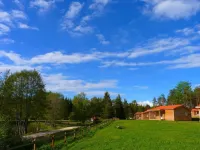 Les Chalets du Haut-forez Hôtels à : Saint-Anthème