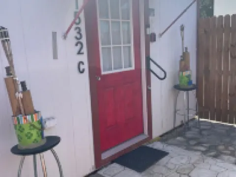 Tiny Paradise Hotels in Winter Haven