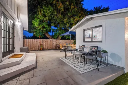 Walk to Antique Row - Family-Friendly West Palm Beach Home Отели рядом с достопримечательностью «Университет Палм Бич Атлантик»