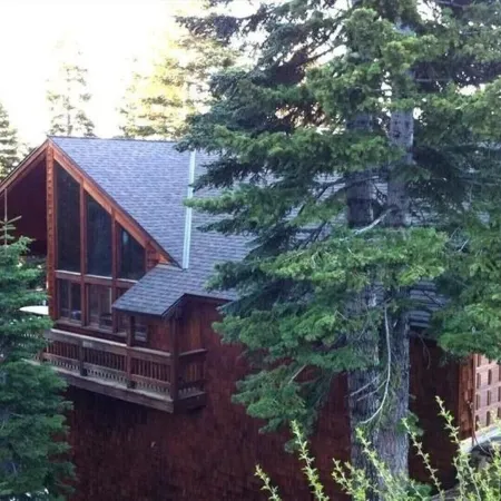Cozy Cabin 5.5 Bedrooms, Forest/Mountain View 3 Decks 2 Masters Hot Tub 4200Sqft