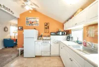 Cozy Solar Cottage on the West Side