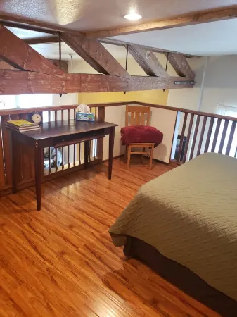 Beautiful Loft Apartment Centrally Located for Recreation.