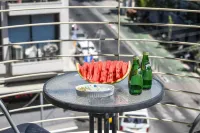 Elegant Sea-View Apt w Mamad by Sea N' Rent Hoteles en 