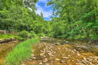Bonfires and Bbqs! Creekside Retreat in Marshall - Parkplatz