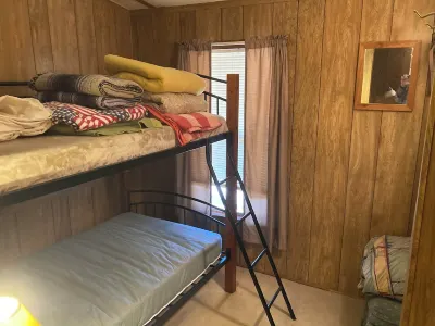 3 BR Cabin in Bankhead Forest of North Alabama 더 랩터 에어리얼 로프 공원 주변 호텔
