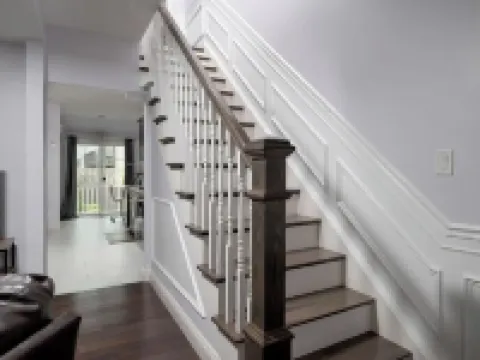 Stylish Boston-Area Duplex - Free Parking, Yard, Comfortable Stay Hoteles en Everett