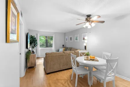 Your Cozy Clemson Condo