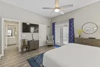 Newly Remodeled Maravilla 3 Bedroom 2 Bath Cottage Short Walk to Private Beach