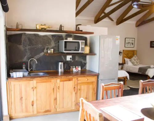 Aan Die Oewer Guest House - Parking