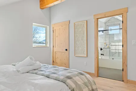 Bozeman - Gateway Chalet - Oh the Views! Отели в г. Gallatin Gateway