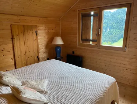 Chalet in Rossiniere Near Glacier & Lake