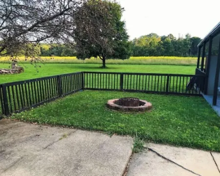 Kennerdell Country Retreat with seasonal inground pool Hotels in Venango County