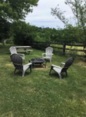 Farmhouse Cottage local Horse farms, Distilleries, Winery Tours, walking trails. Hotels in Woodford County
