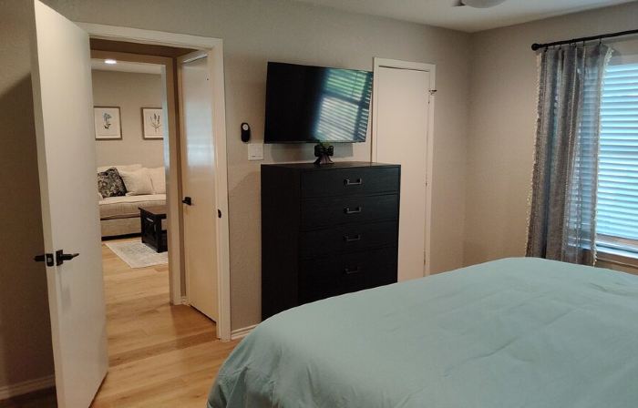Cozy 1-bedroom apartment with WiFi, AC, located in Old Town Burleson