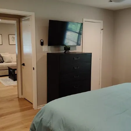 Cozy 1-bedroom apartment with WiFi, AC, located in Old Town Burleson