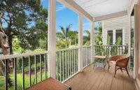 Island Living on Longboat Key 3 minute walk to the beach!