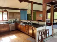 Sweet and spacious mountain view home w/fireplace!
