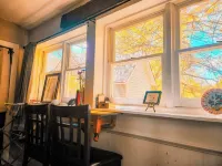 Escape from the Ordinary in a Quirky Eurekan Cottage, WiFi & AC- Sam's Workshop