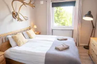 Långforsen Glamping & Lapland Experience Hotels in Sangis