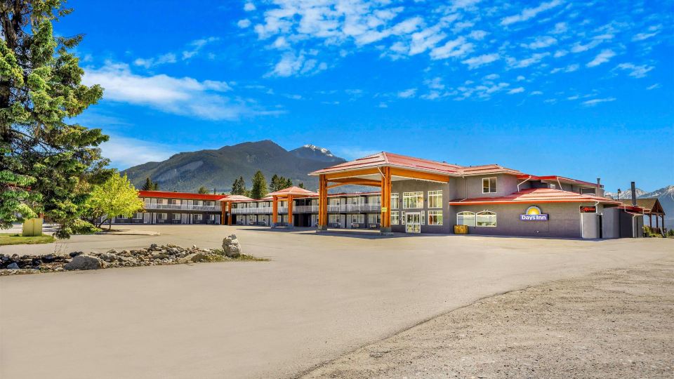 Days Inn by Wyndham Golden