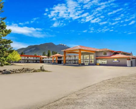 Days Inn by Wyndham Golden Hotels in Golden
