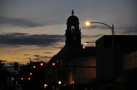 The Loft @ Studio115 a Charming Stay, Sleeps 6, in Downtown Bainbridge, GA Отели в г. Бейнбридж