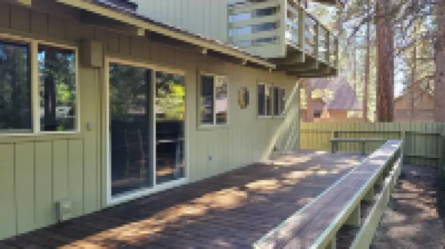 The Bear Cabin: 5Min Walk to Village & 12 Sharc Passes, EV Charger